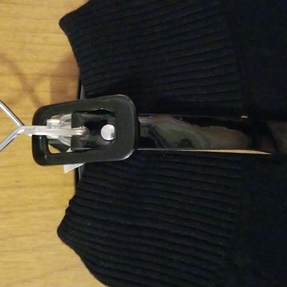 Ladies Short Sleeve Turtleneck Top Size Medium: D - Picture 4 of 8